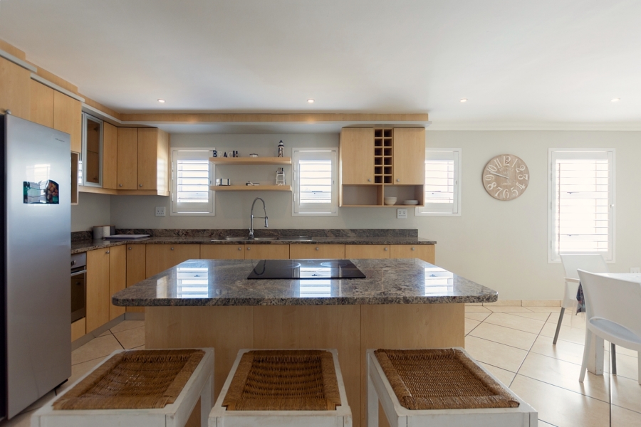 4 Bedroom Property for Sale in Golden Mile Western Cape